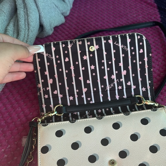 a mini purse - Picture 4 of 6